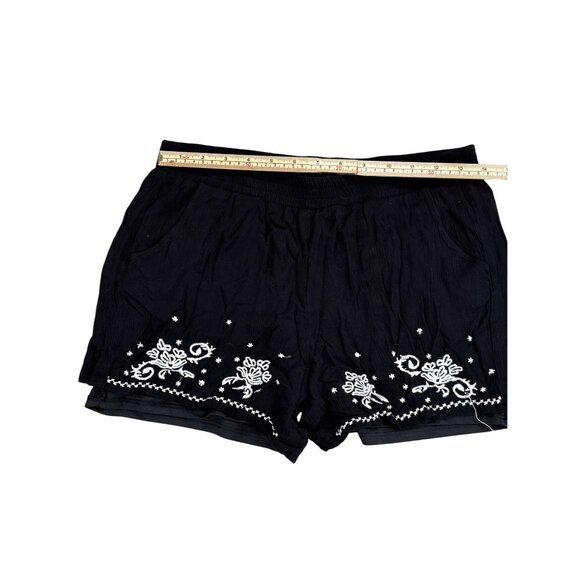 Black Womens Embroidered Shorts With Elastic Waist & Floral Design - Picture 4 of 6